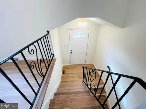 Entry Way - 207 Harvard Ave, Pemberton, NJ 08068 photo 2 of 6