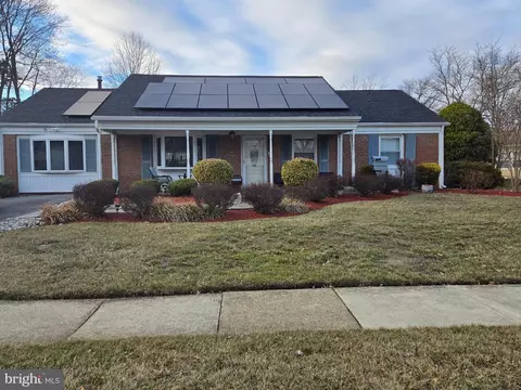 76 East Ln, Willingboro, NJ 08046