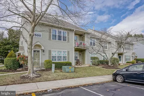 504 B Sedgefield Dr, Mount Laurel, NJ 08054