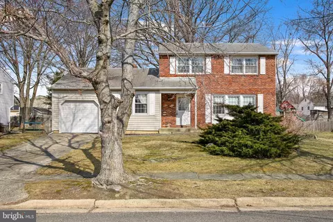 210 Beechwood Ct, Mount Laurel, NJ 08054