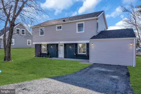 51 Pinafore Ln, Willingboro, NJ 08046