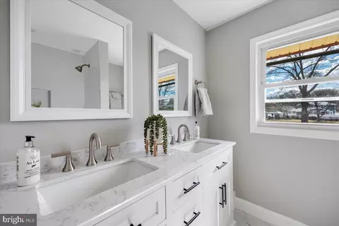 Bath - 8 Montclair Dr, Delran, NJ 08075 photo 3 of 3