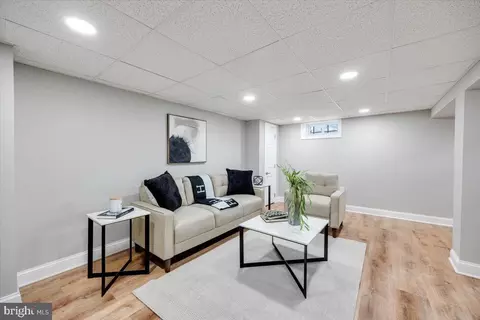 Living - 8 Montclair Dr, Delran, NJ 08075 photo 6 of 7