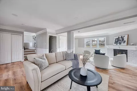 Living - 8 Montclair Dr, Delran, NJ 08075 photo 4 of 7