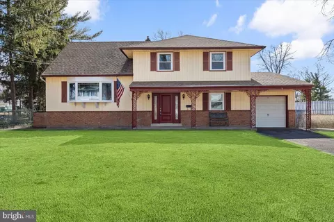 Exterior - 8 Montclair Dr, Delran, NJ 08075 photo 2 of 9
