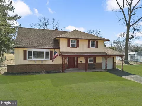 Exterior - 8 Montclair Dr, Delran, NJ 08075 photo 4 of 9