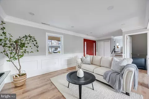Living - 8 Montclair Dr, Delran, NJ 08075 photo 3 of 7