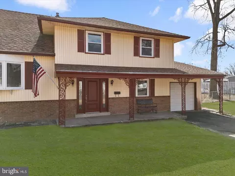 Exterior - 8 Montclair Dr, Delran, NJ 08075 photo 6 of 9