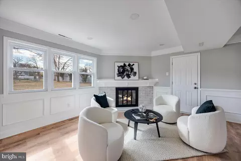 Living - 8 Montclair Dr, Delran, NJ 08075 photo 2 of 7