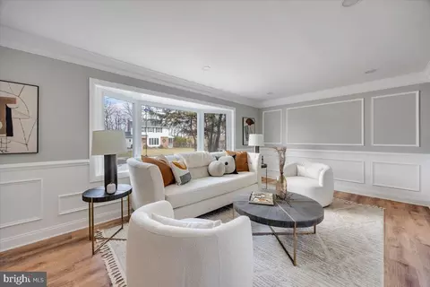 Living - 8 Montclair Dr, Delran, NJ 08075 photo 5 of 7