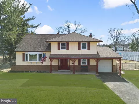 Exterior - 8 Montclair Dr, Delran, NJ 08075 photo 3 of 9