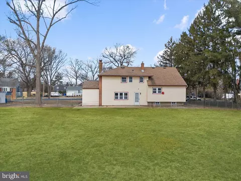 Exterior - 8 Montclair Dr, Delran, NJ 08075 photo 8 of 9