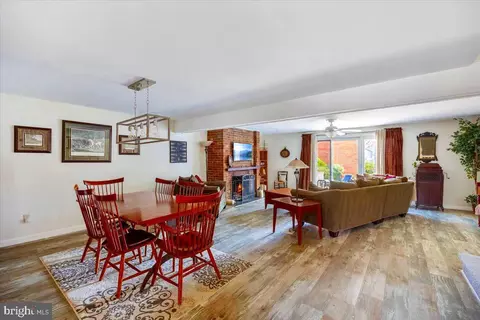 8 W Close, Moorestown, NJ 08057