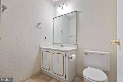 Bath - 34 E Oleander Dr, Mount Laurel, NJ 08054 photo 2 of 3