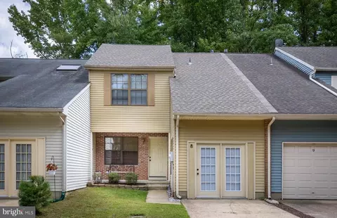 8 Regent Ct, Medford, NJ 08055