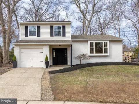 3 Laura Ln, Marlton, NJ 08053