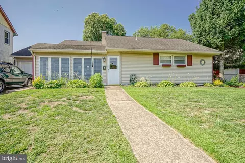 8 Rose Ave, Maple Shade, NJ 08052