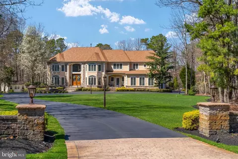 11 Overlook Ct, Medford, NJ 08055