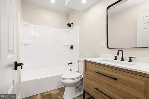 Bath - 111 Dory Ct, Beverly, NJ 08010 photo 1 of 1