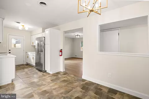 Entry Way - 111 Dory Ct, Beverly, NJ 08010 photo 3 of 3
