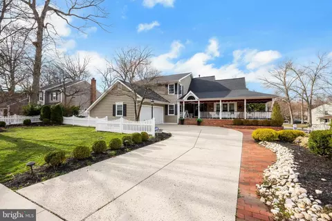 27 Whitechapel Dr, Mount Laurel, NJ 08054