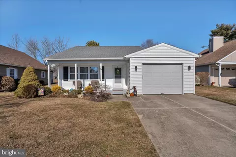 9 Marlborough Dr, Southampton, NJ 08088