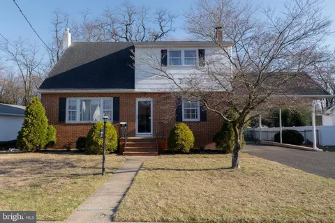 18 Fairfax Dr, Cinnaminson, NJ 08077