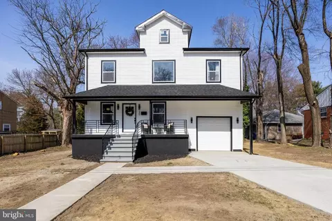 29 Center St, Moorestown, NJ 08057