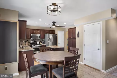 Entry Way - 2 Tieman Cir, Delanco, NJ 08075 photo 4 of 8