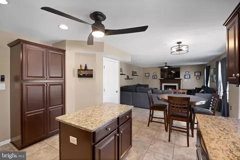 Entry Way - 2 Tieman Cir, Delanco, NJ 08075 photo 5 of 8