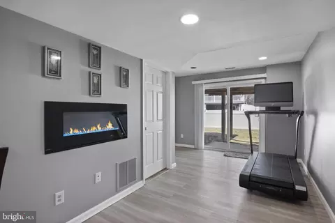 Entry Way - 2 Tieman Cir, Delanco, NJ 08075 photo 8 of 8