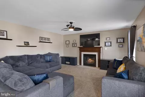 Entry Way - 2 Tieman Cir, Delanco, NJ 08075 photo 2 of 8