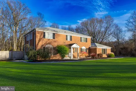 1405 Georgian Dr, Moorestown, NJ 08057