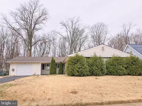 90 E River Dr, Willingboro, NJ 08046