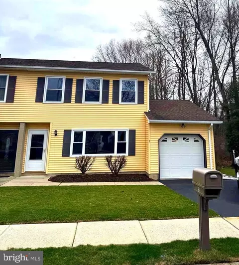 2 Lippincott Ave, Burlington, NJ 08016