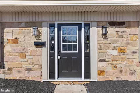 4 Traynor Ln, Willingboro, NJ 08046