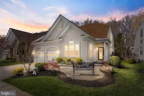 24 Huxley Cir, Marlton, NJ 08053