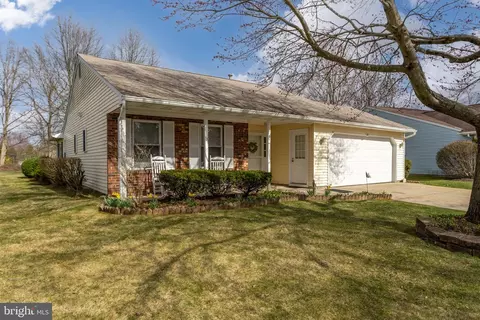 18 Farmview Ln, Columbus, NJ 08022