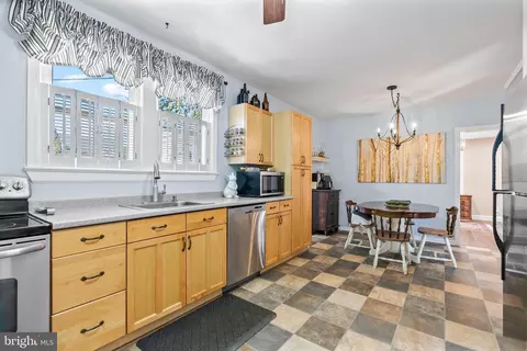 41 Pine St, Beverly, NJ 08010 photo 9