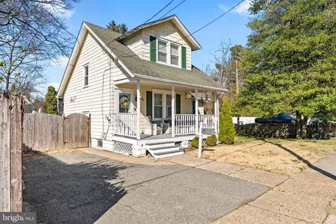 41 Pine St, Beverly, NJ 08010 photo 2