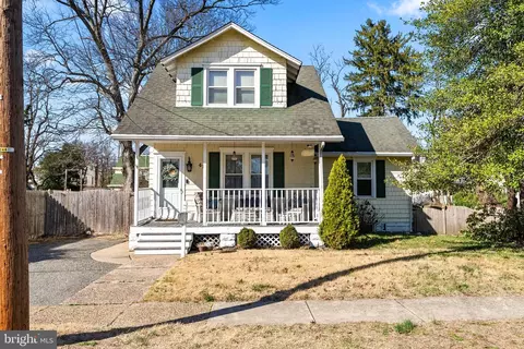 41 Pine St, Beverly, NJ 08010
