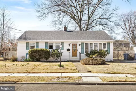 208 Eighth St, Florence, NJ 08518