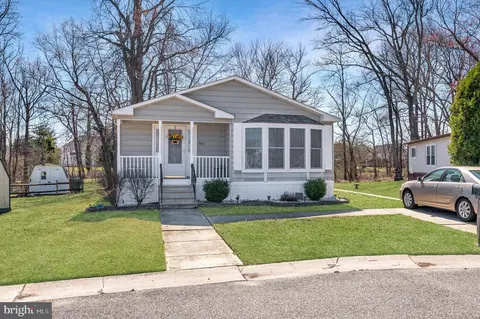 502 Raccoon Ln, Mount Laurel, NJ 08054