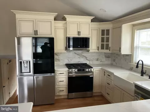 Kitchen - 601 Willow Dr, Cinnaminson, NJ 08077 photo 2 of 3
