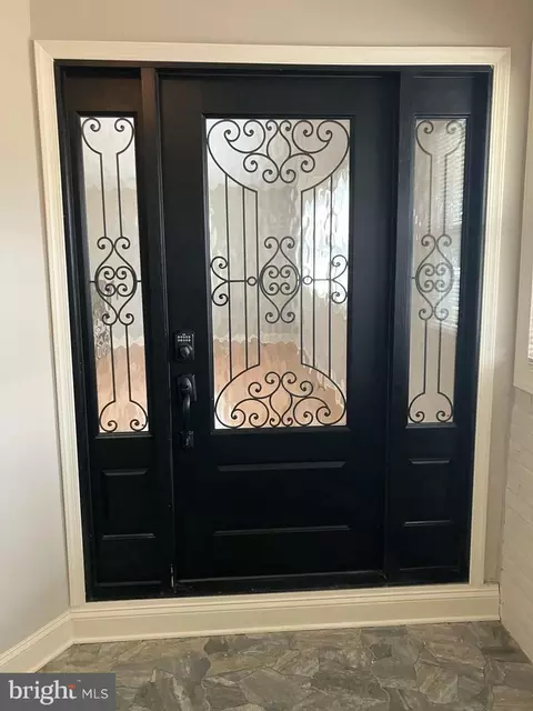 Entry Way - 601 Willow Dr, Cinnaminson, NJ 08077 photo 2 of 2