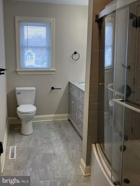 Bath - 601 Willow Dr, Cinnaminson, NJ 08077 photo 1 of 2