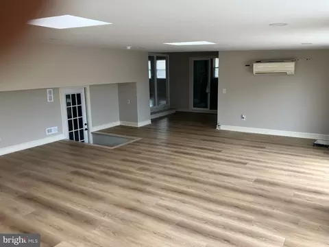 Living - 601 Willow Dr, Cinnaminson, NJ 08077 photo 2 of 4