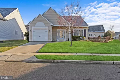 3 Covered Bridge Cir, Columbus, NJ 08022