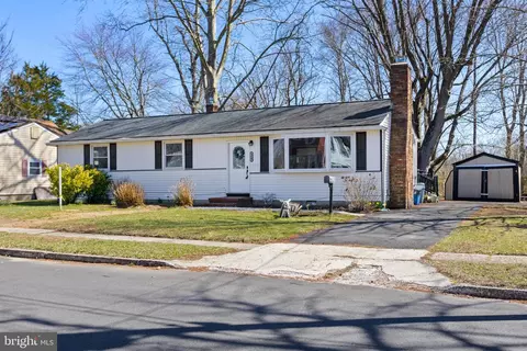 34 3rd Ave, Pemberton, NJ 08068
