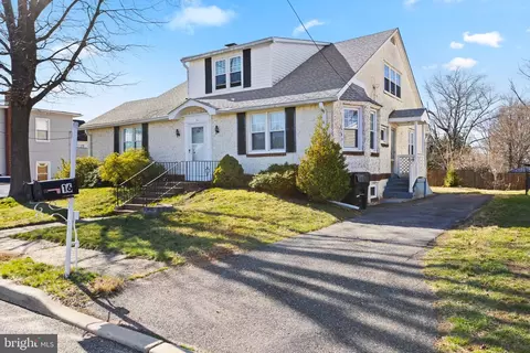 16 Cemetery Ln, Bordentown, NJ 08505